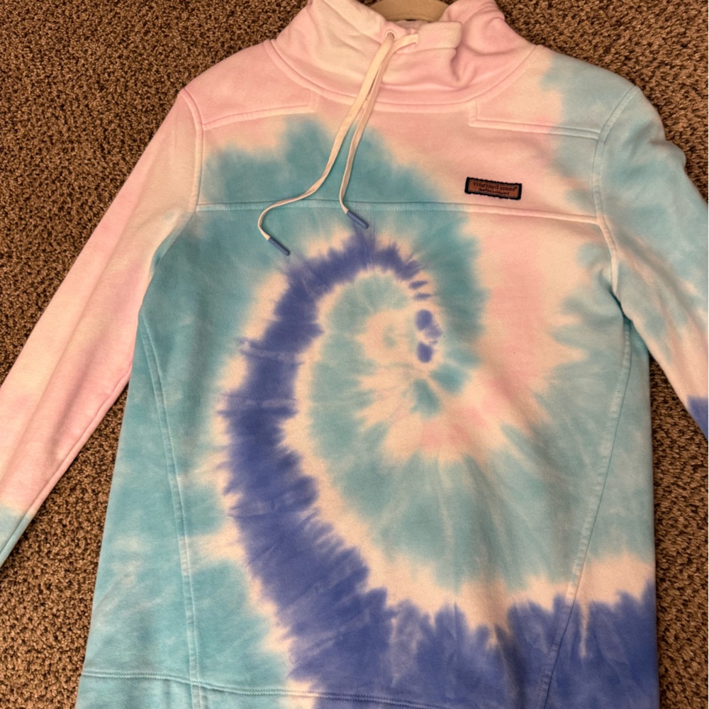 Vineyard vines sweatshirt